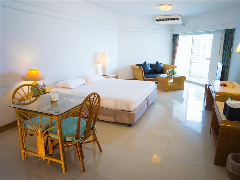 Mark Land Pattaya Beach Buitenkant foto