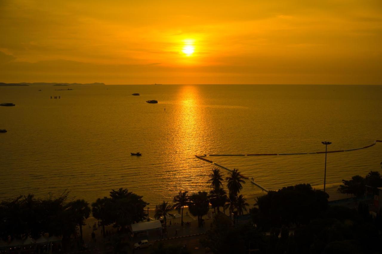 Mark Land Pattaya Beach Buitenkant foto